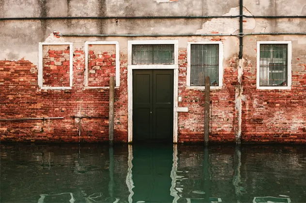 Reactive flood damage cleaning